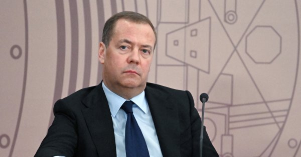 Медведев Гриндс: коммерческая сделка Трампа «раздавит» Европу