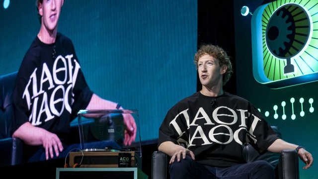 Мета планирует построить огромные центры обработки данных