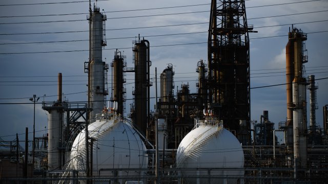Сильные экономические данные поддерживали цену нефти*