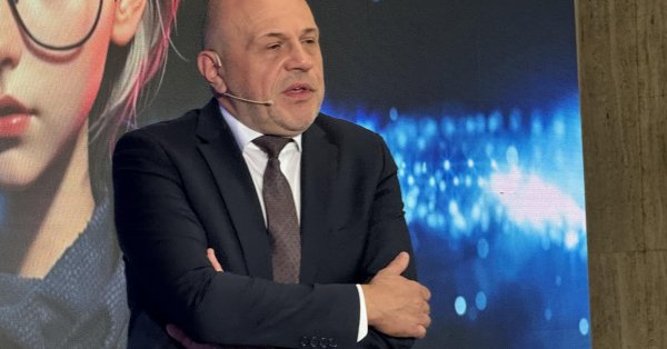 Томислав Дончев о евро: никто не покупает дорого, когда в соседнем магазине есть дешевле
