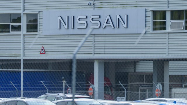 Nissan планирует предоставить Foxconn завод по строительству электромобилей