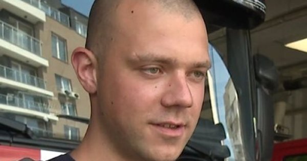 С пятью месяцами ребенка в машине: сам пожарный погасил огонь «Фракии»