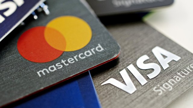 Visa и Mastercard пытаются приручить угрозу для стаблеки в размере 253 миллиарда долларов