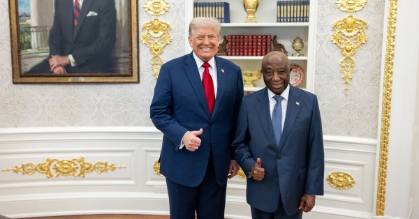 Блеф в стиле Трампа: похвалил президента Либерии за его «хороший английский» ... который является официальным в своей стране