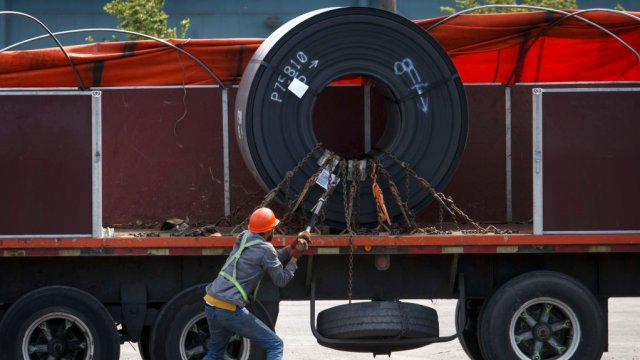 Как субсидии Байдена, так и протекционизм Трампа не зарабатывают нам за стагнационные фабрики