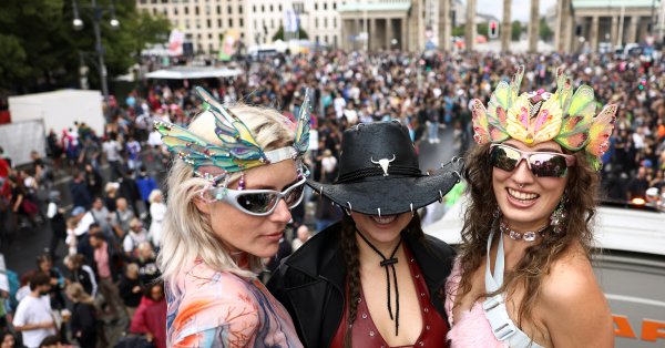 В кадре: Rave the Planet Techno Parade в Берлине