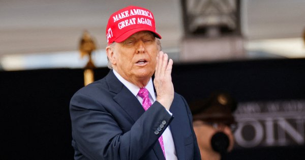 «Лето Маги» в Великобритании: Трамп и Вэнс возглавляют бригаду «Красная шляпа»