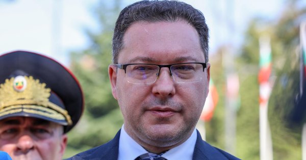 Джиги, которые едут в аварийной полосе, чтобы ожидать скольжения