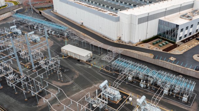 Бум в искусственном интеллекте приводит к рекордным затратам для сети электроэнергии США