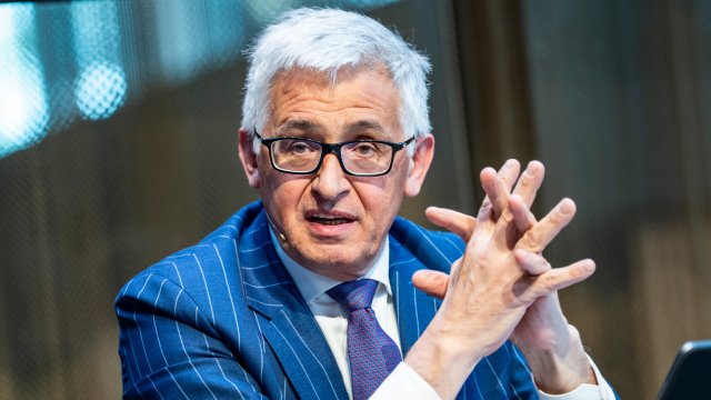 ECB Chipolone: Экономика посылает «противоречивые сигналы»