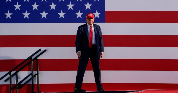 Трамп показывает слабость против России, которая не приведет к прочному миру в Украине