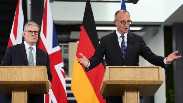 Британия и Германия подписали контракт на дружбу и углубили двусторонние связи