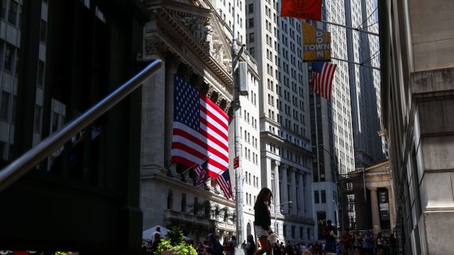 Dow растет с более чем 200 очками после торгового соглашения США с Японией*
