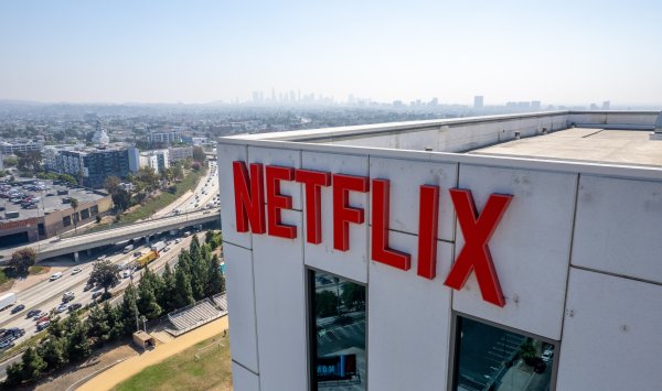 Netflix превысил высокий класс Уолл -стрит и увеличил прогноз