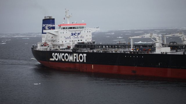 Повышенная работа нефтеперерабатывающих заводов ограничивает экспорт российской нефти