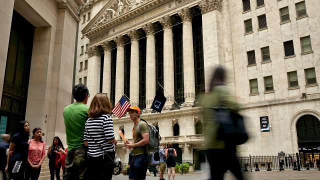 Dow набрал 400 очков, S & P 500 приветствовал новый квартал без изменений