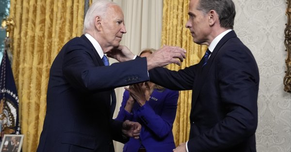 Хантер Байден Нодди Джордж Клуни, спит на дебатах своего отца