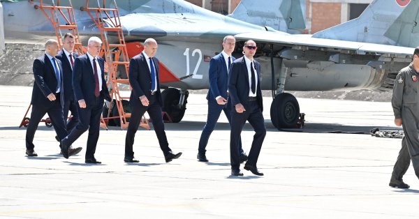 Президент Румен Радев посетит авиабазу Krumovo
