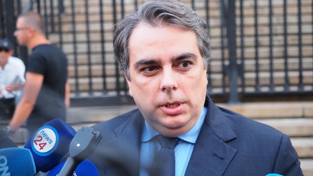 Assen Vasilev был вовлечен в дело с мэром Варны и объявил, что он отказывается от своего иммунитета