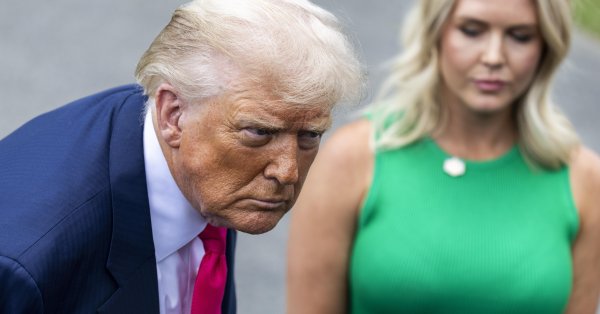 Трамп нажав во время мероприятия в Питтсбургском видео