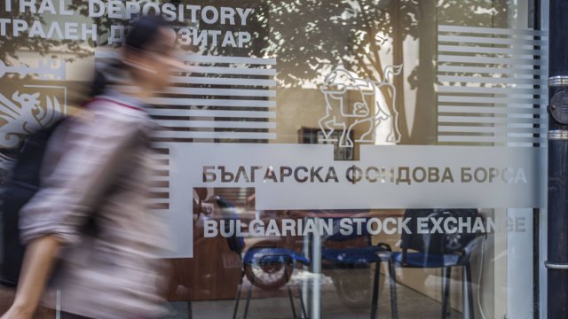 Индекс Sofix упал с 0,38% до 1053 баллов