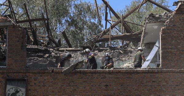 Россия нападает на Харкова баллистическими ракетами, бомбами и дронами