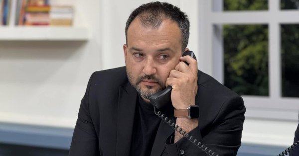 Миля Лефков - М.П. Миткоски, который является одиноким македонцем в семье болгарцев