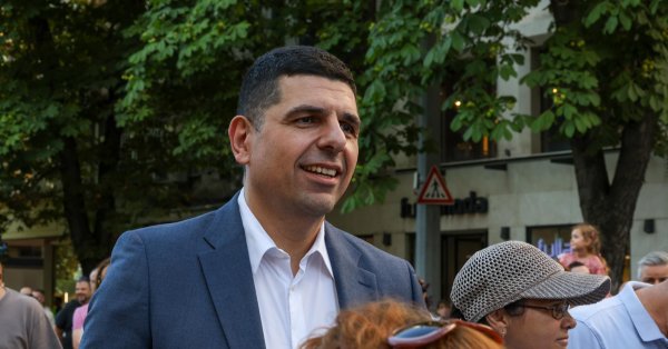 Ивайло Мирчев: атаки мэров PP-DB готовится в списке