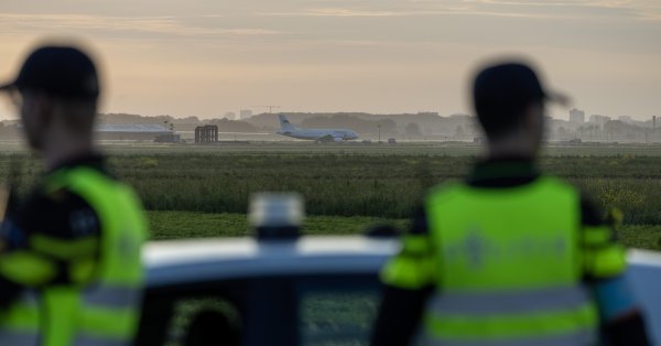 Небольшой самолет потерпел крушение в аэропорту Саутенда недалеко от Лондона