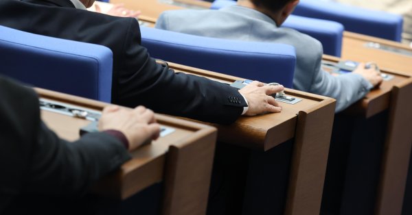 Политологи ожидают политических беспорядков в нашей стране осенью