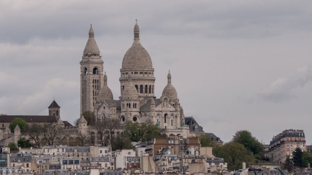 Новая революция во Франции: больше работает, зарабатывает меньше
