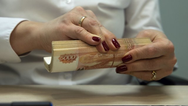 Поток валюты в Россию сокращается из -за увеличения торговли рублей
