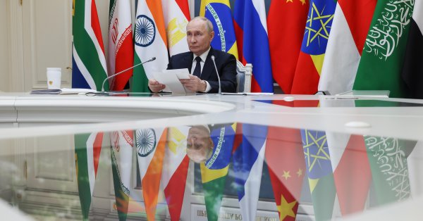 Стратегия Путина пообещать миру не удается