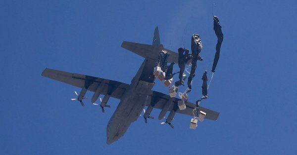 Самолеты запускают 25 тонн гуманитарной помощи над Газой