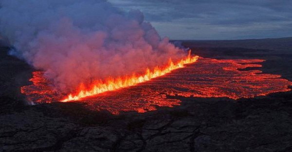 Вулкан в Исландии разразился в 12 -й раз с 2021 года