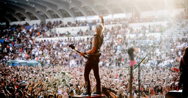 В раме: 40 000 человек пели с Guns n 'Roses на стадионе Василь Левски
