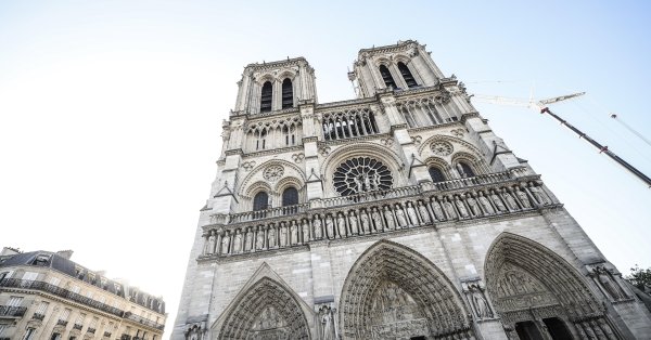 С декабря более 6 миллионов человек посетили Нотр -Дам