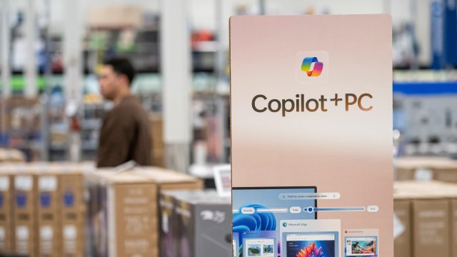 Большой вызов Microsoft Copilot: 900 миллионов загрузок CHATGPT