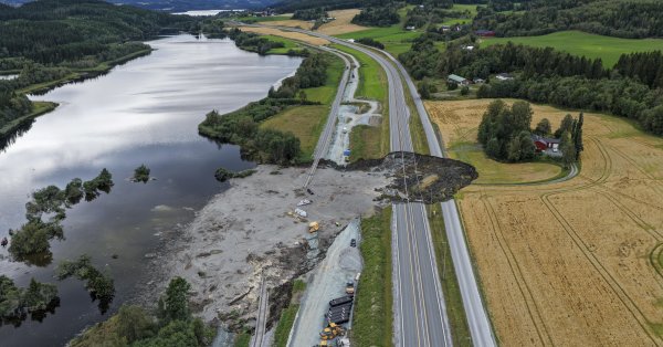 Огромная дыра проглотила шоссе и железнодорожные линии в Норвегии