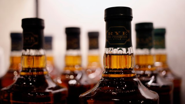 Американцы пьют, записывают алкоголь из -за проблем со здоровьем