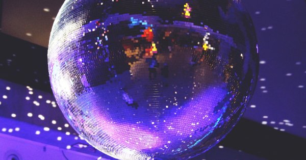 Молодежь во Франции больше не ходит на дискотеку, 70% клубов закрыты
