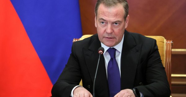 Медведев Трампу: отправьте спецназ в Киеве против наркотиков и фанатов Эскобара