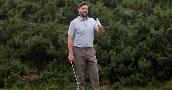 «Цирк» Джея Вэнса переходит в Шотландию: вице -президент играет в гольф с мощной безопасностью