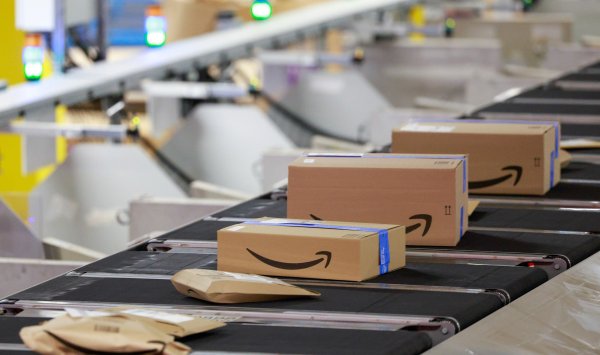 Слабый рост облачных сервисов увеличил цену акций Amazon более чем на 8%
