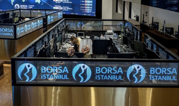 Упадок турецкого фунта замедляется в августе