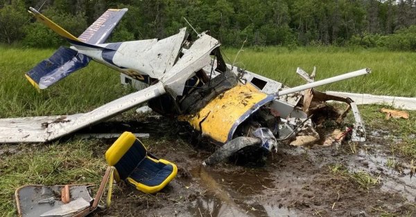 Небольшой самолет в Румынии погибли, двое погибли
