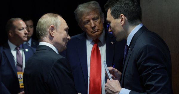 Забытые в документах о принтере раскрыты: Трамп даст американскому орлу "его Превосходительство Путин"