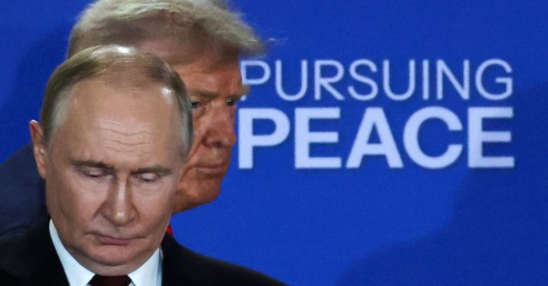 Путин: Россия хотела бы мирно решить кризис в Украине