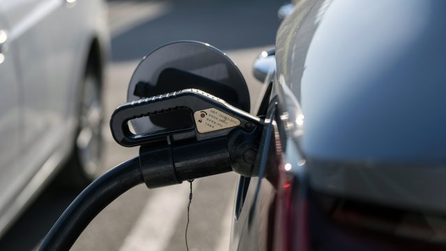 Глобальные продажи электрического автомобиля замедлились до 21% в июле