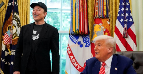 Несмотря на хлопоты: Маск дал Трампу и республиканцам 15 миллионов долларов.